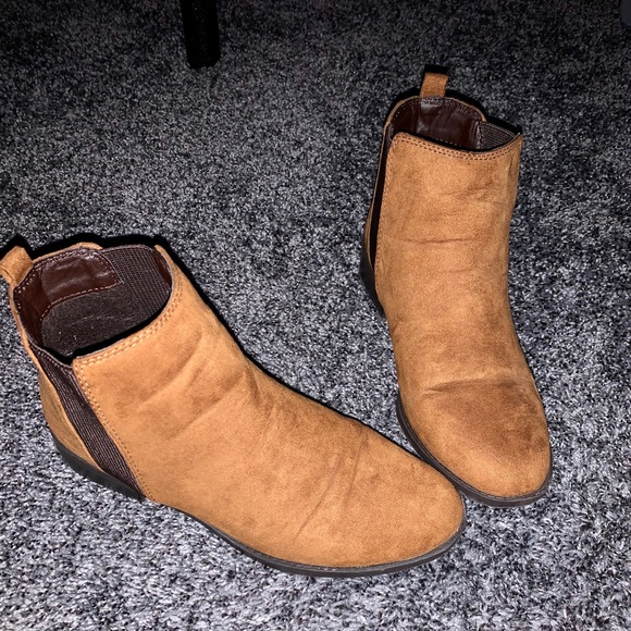 Shoes - Chestnut Chelsea Boots